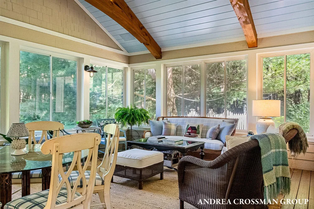 2075 Lakeshore Drive Fennville, MI 49408