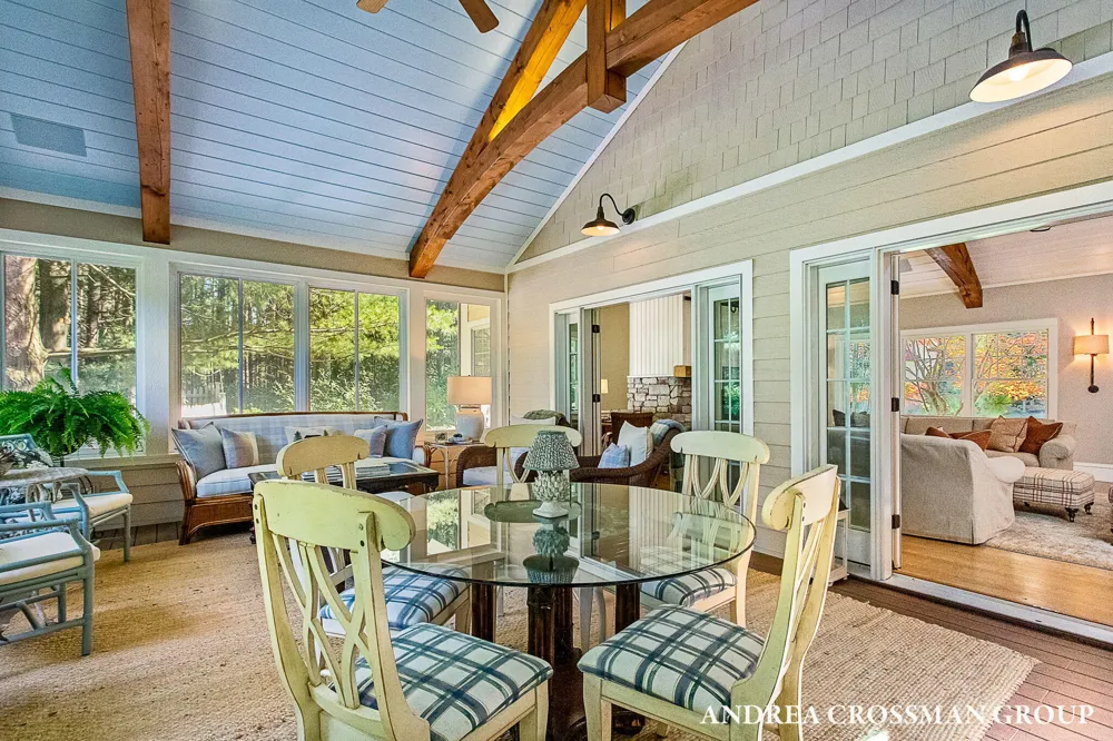 2075 Lakeshore Drive Fennville, MI 49408