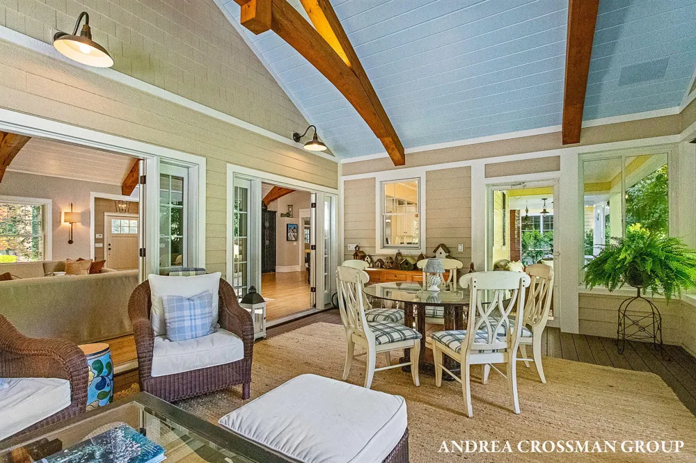 2075 Lakeshore Drive Fennville, MI 49408
