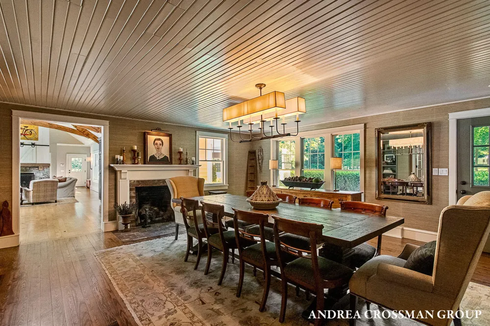 2075 Lakeshore Drive Fennville, MI 49408