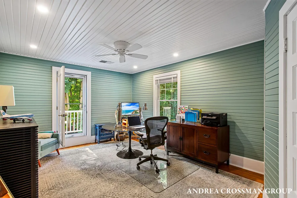 2075 Lakeshore Drive Fennville, MI 49408