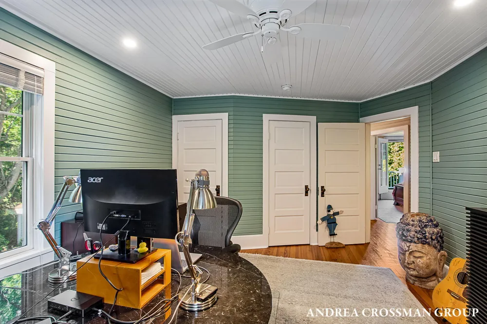 2075 Lakeshore Drive Fennville, MI 49408