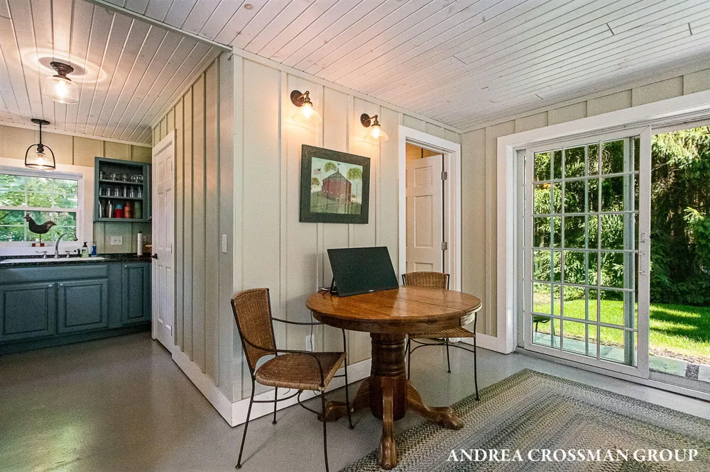 2075 Lakeshore Drive Fennville, MI 49408