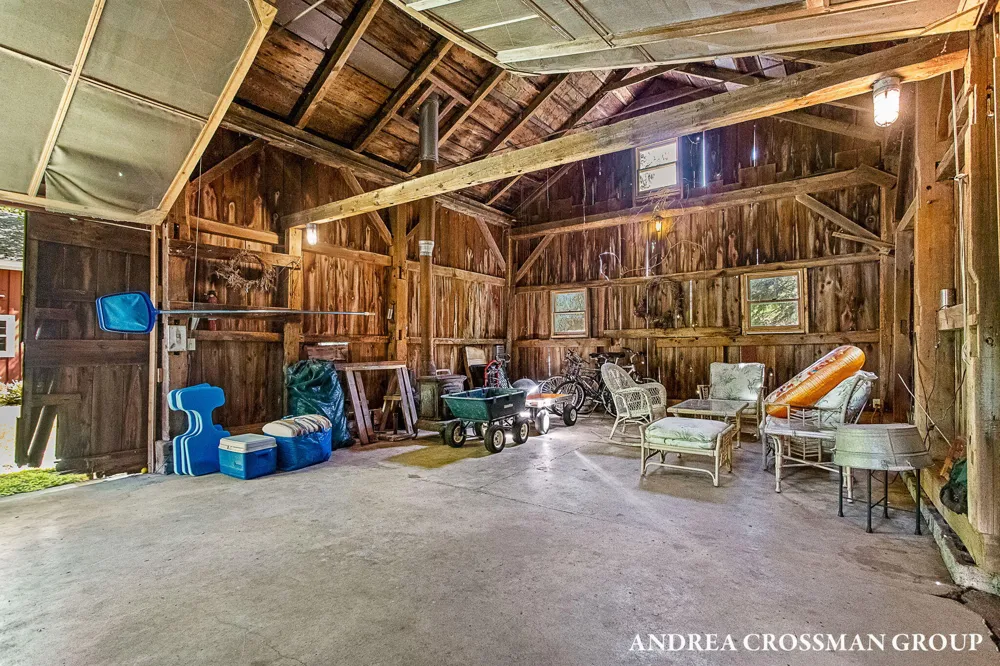 2075 Lakeshore Drive Fennville, MI 49408