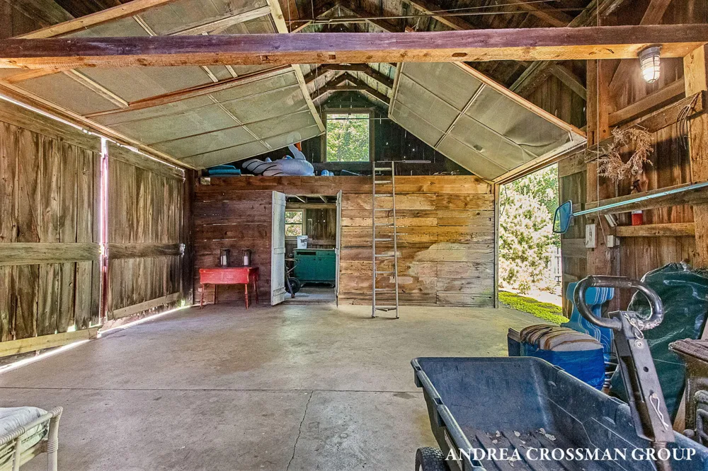 2075 Lakeshore Drive Fennville, MI 49408