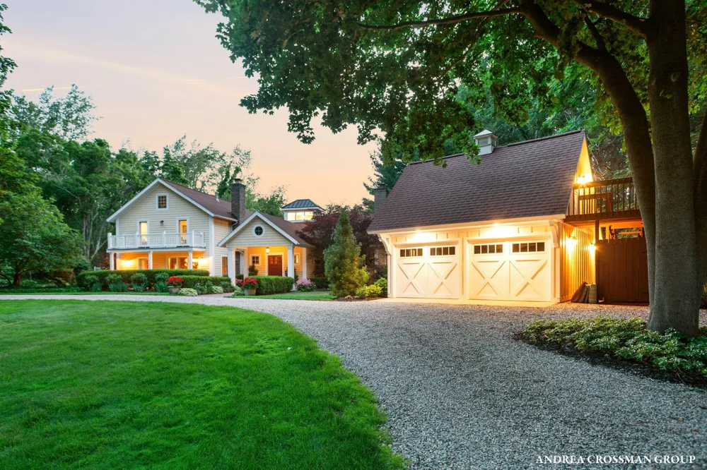 2075 Lakeshore Drive Fennville, MI 49408