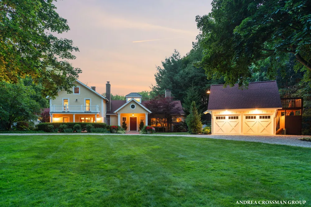 2075 Lakeshore Drive Fennville, MI 49408