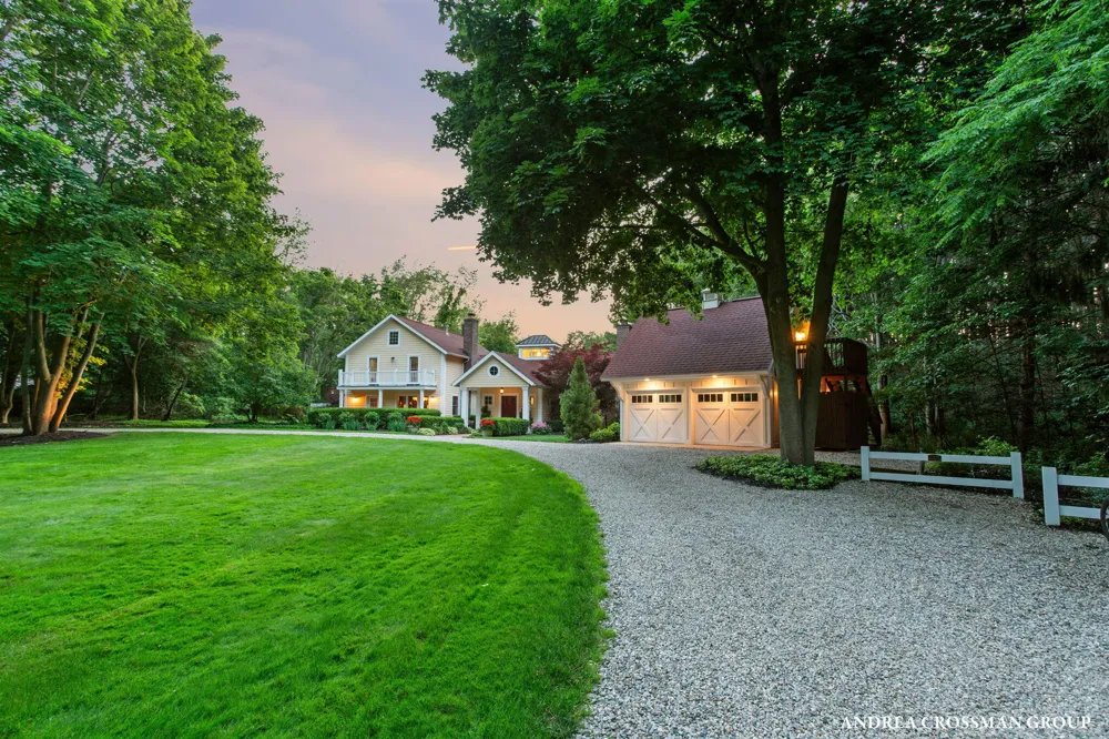2075 Lakeshore Drive Fennville, MI 49408