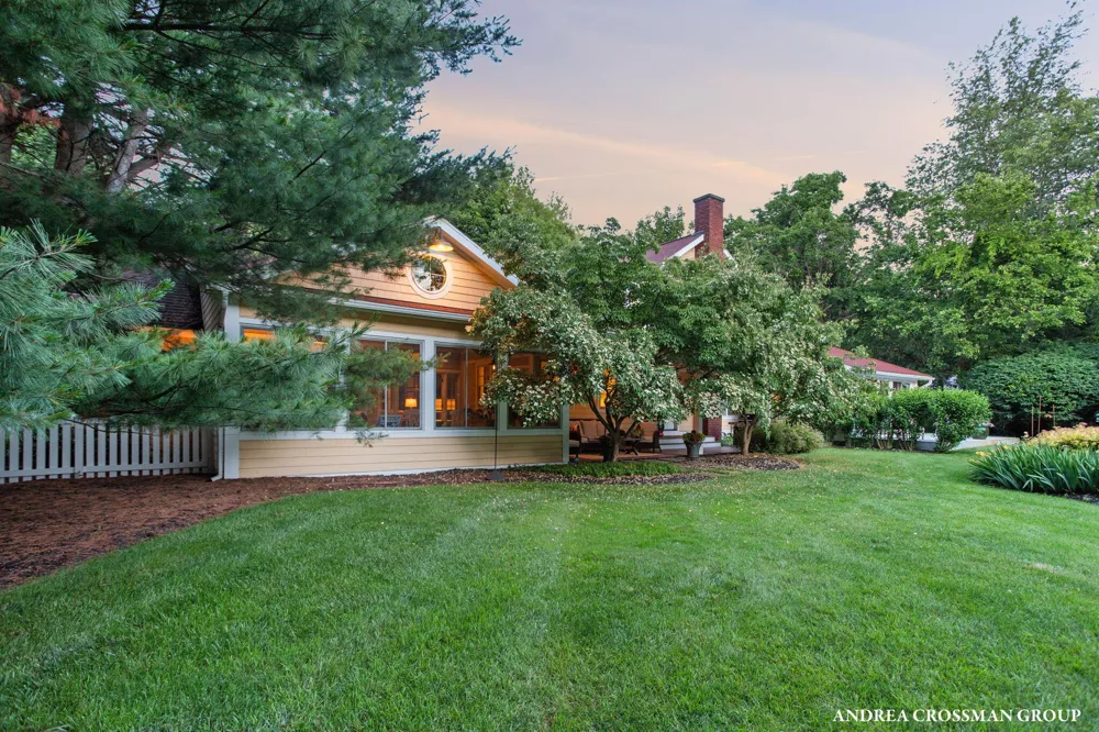 2075 Lakeshore Drive Fennville, MI 49408