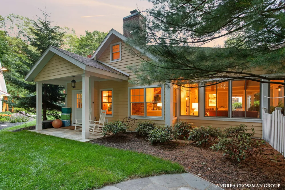 2075 Lakeshore Drive Fennville, MI 49408