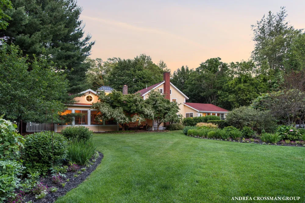 2075 Lakeshore Drive Fennville, MI 49408