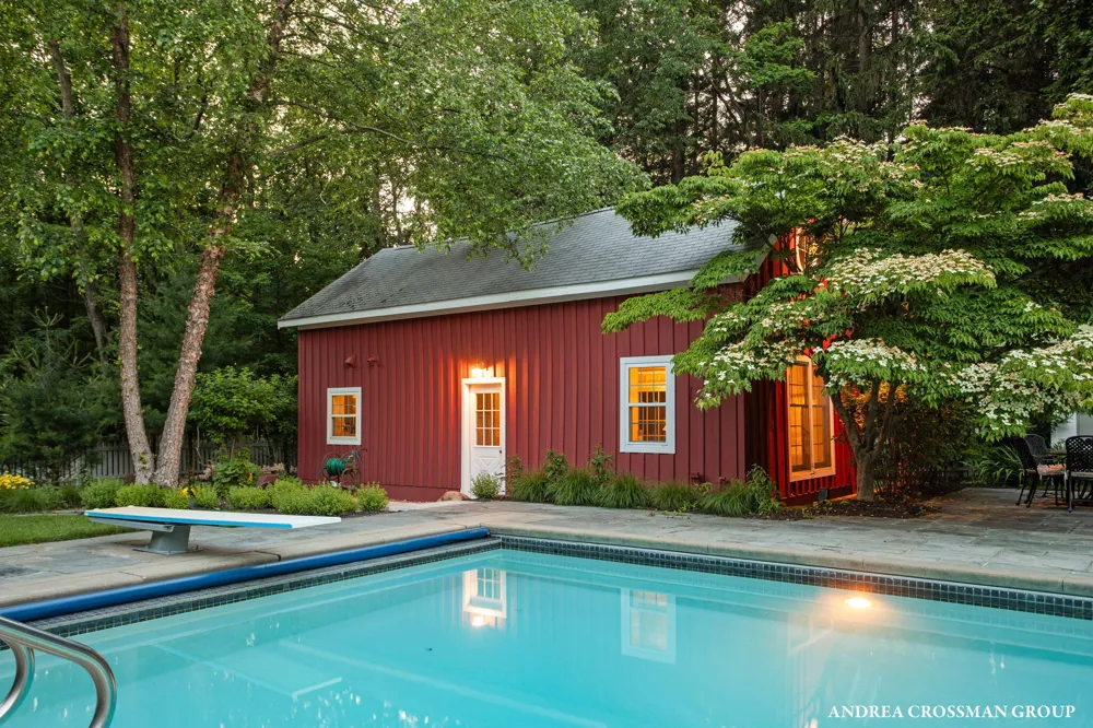 2075 Lakeshore Drive Fennville, MI 49408