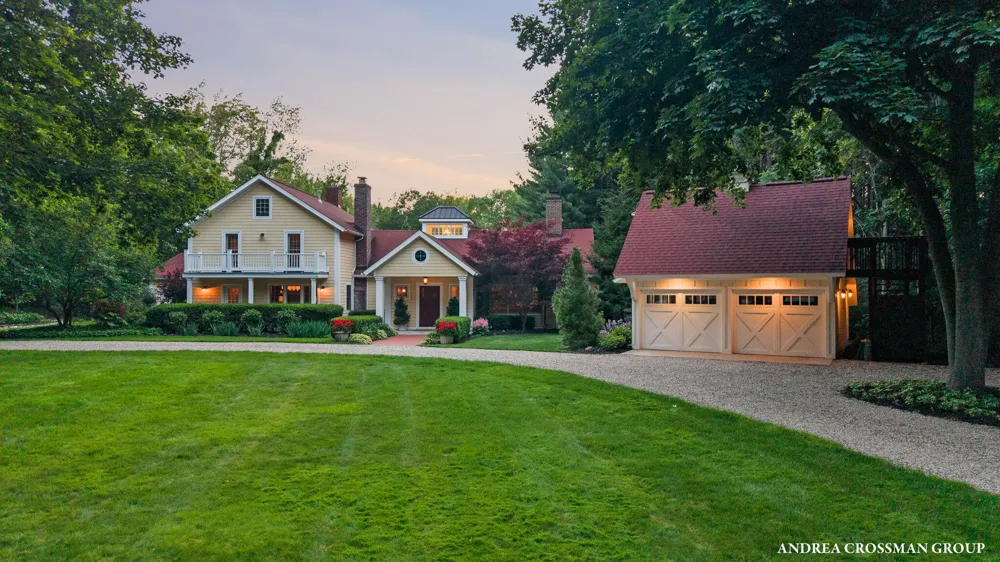2075 Lakeshore Drive Fennville, MI 49408