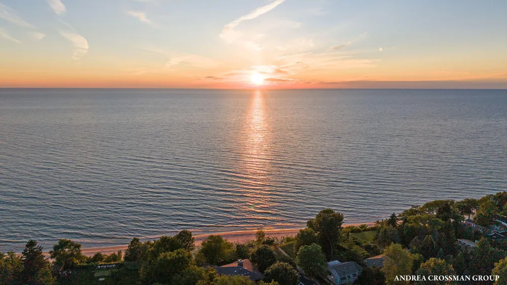 2075 Lakeshore Drive Fennville, MI 49408