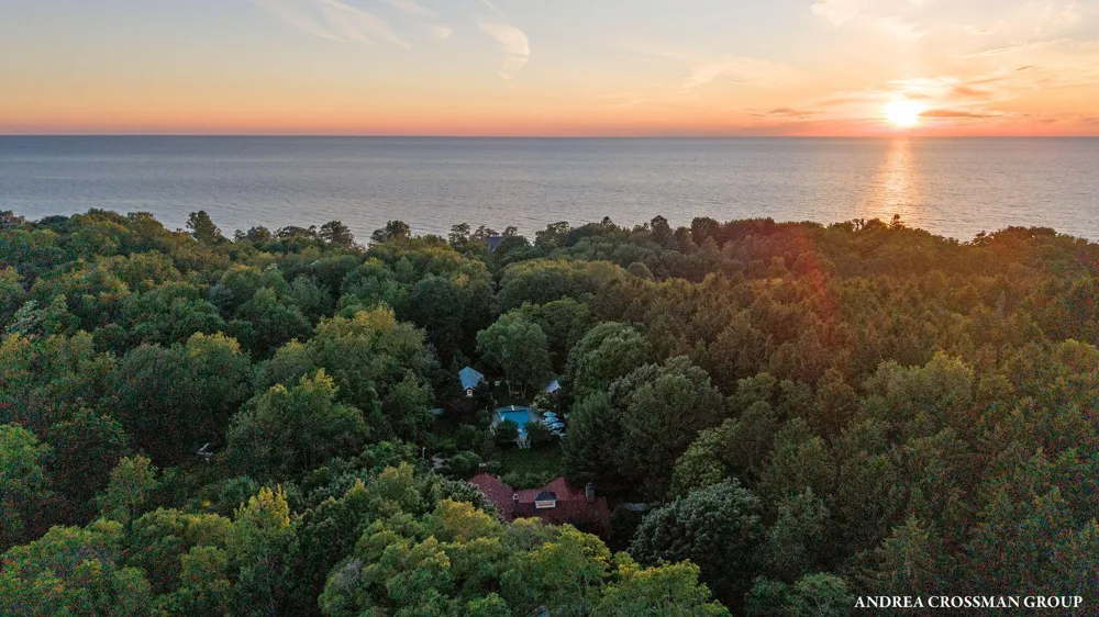 2075 Lakeshore Drive Fennville, MI 49408