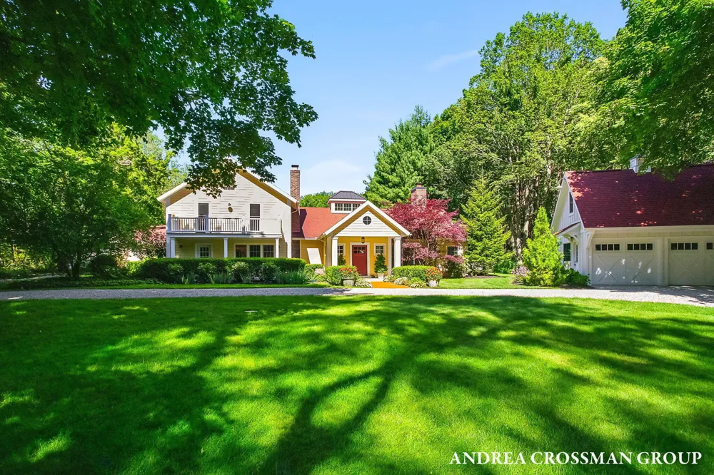 2075 Lakeshore Drive Fennville, MI 49408