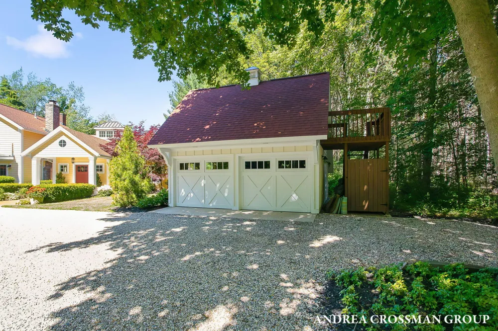 2075 Lakeshore Drive Fennville, MI 49408