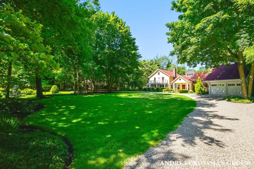 2075 Lakeshore Drive Fennville, MI 49408