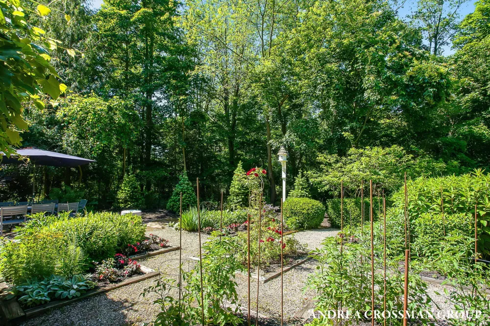 2075 Lakeshore Drive Fennville, MI 49408