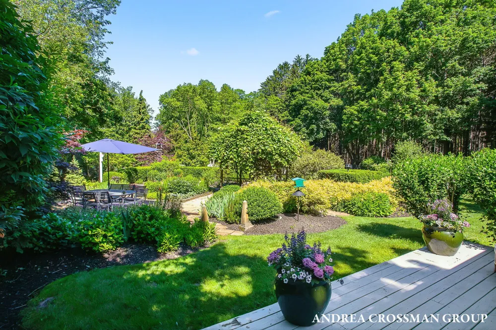 2075 Lakeshore Drive Fennville, MI 49408
