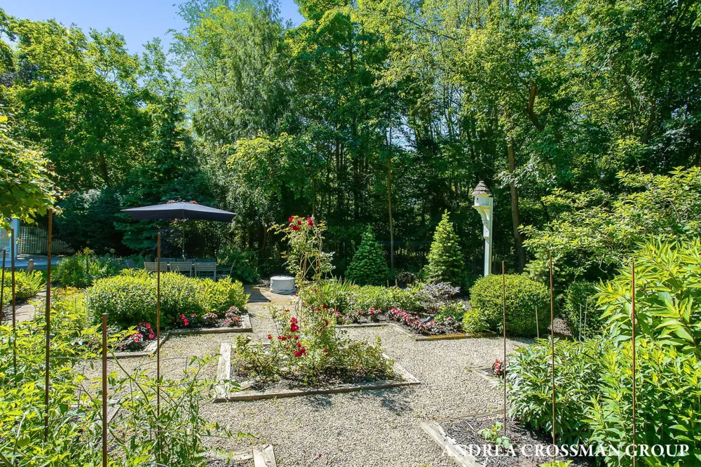 2075 Lakeshore Drive Fennville, MI 49408