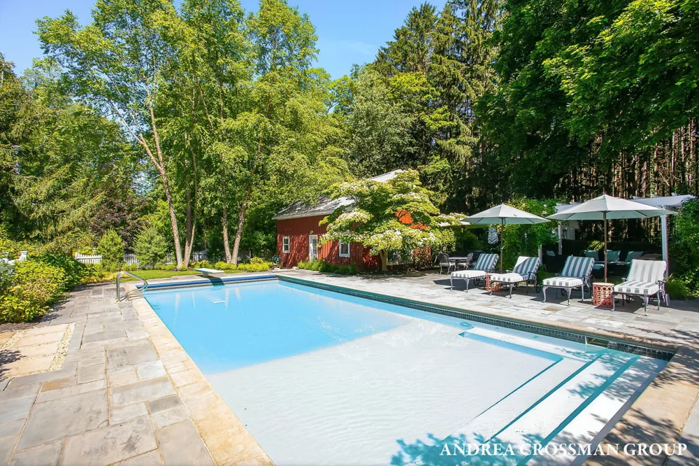 2075 Lakeshore Drive Fennville, MI 49408
