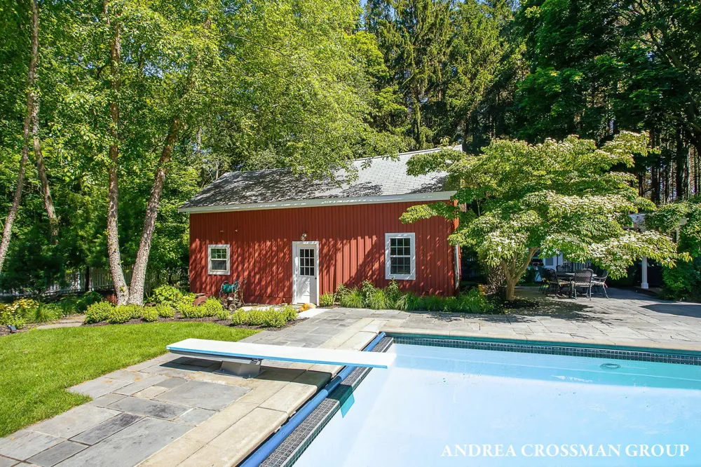 2075 Lakeshore Drive Fennville, MI 49408