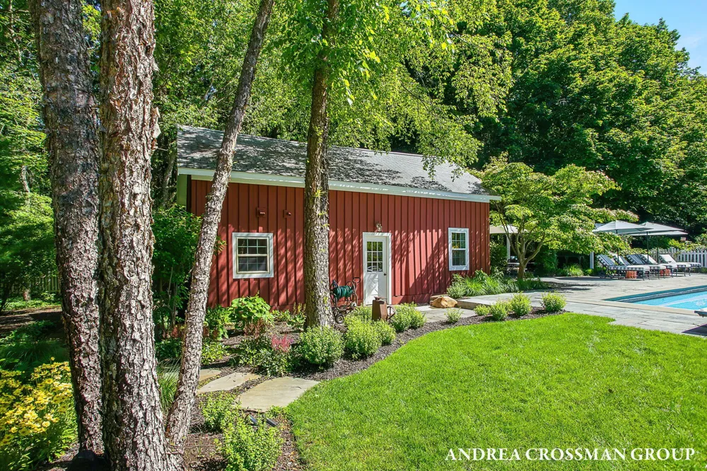2075 Lakeshore Drive Fennville, MI 49408