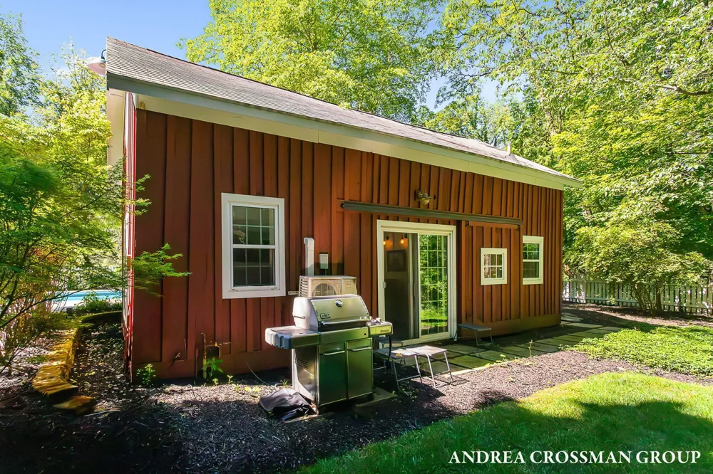 2075 Lakeshore Drive Fennville, MI 49408