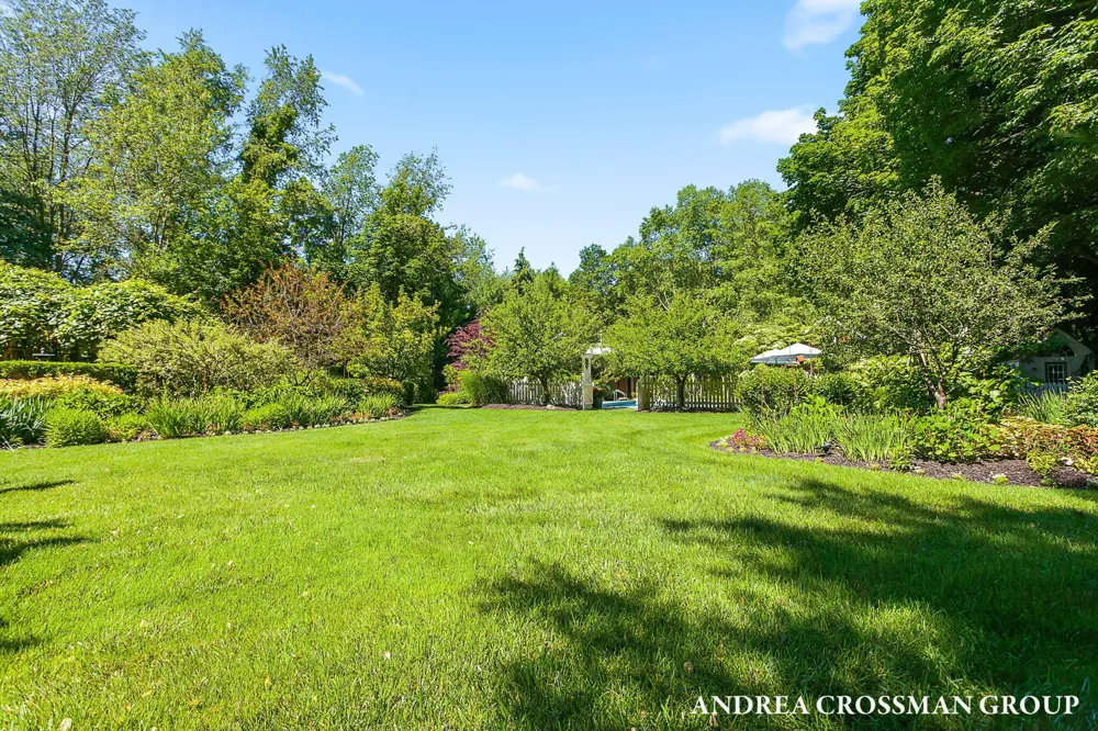 2075 Lakeshore Drive Fennville, MI 49408