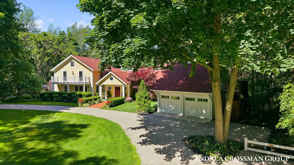 2075 Lakeshore Drive Fennville, MI 49408
