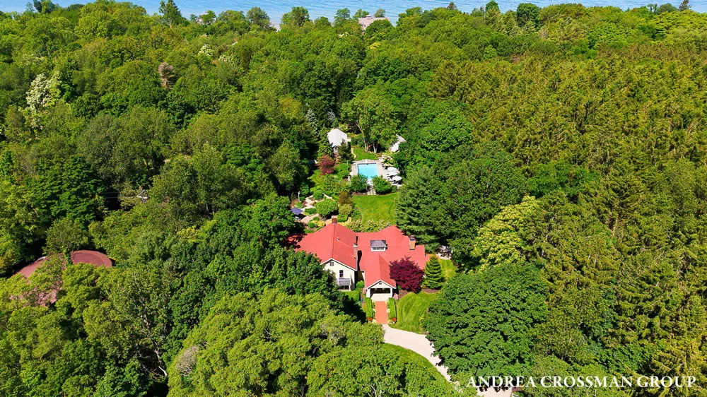 2075 Lakeshore Drive Fennville, MI 49408