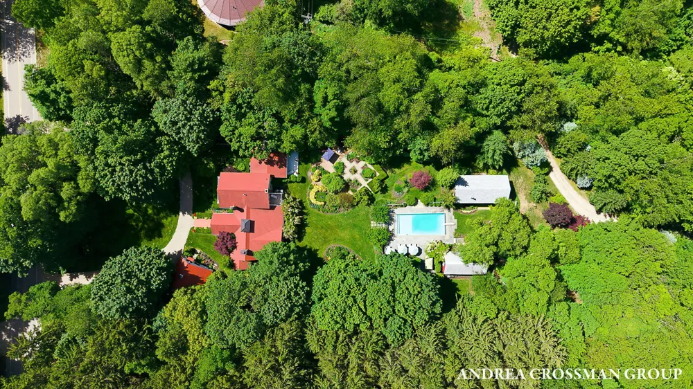 2075 Lakeshore Drive Fennville, MI 49408