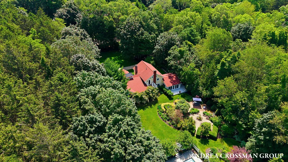2075 Lakeshore Drive Fennville, MI 49408