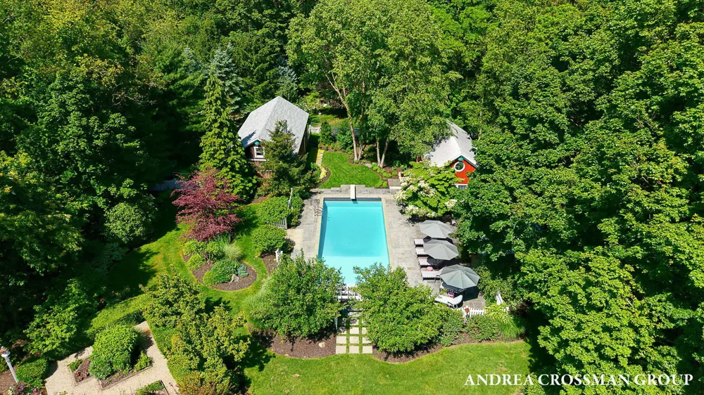 2075 Lakeshore Drive Fennville, MI 49408