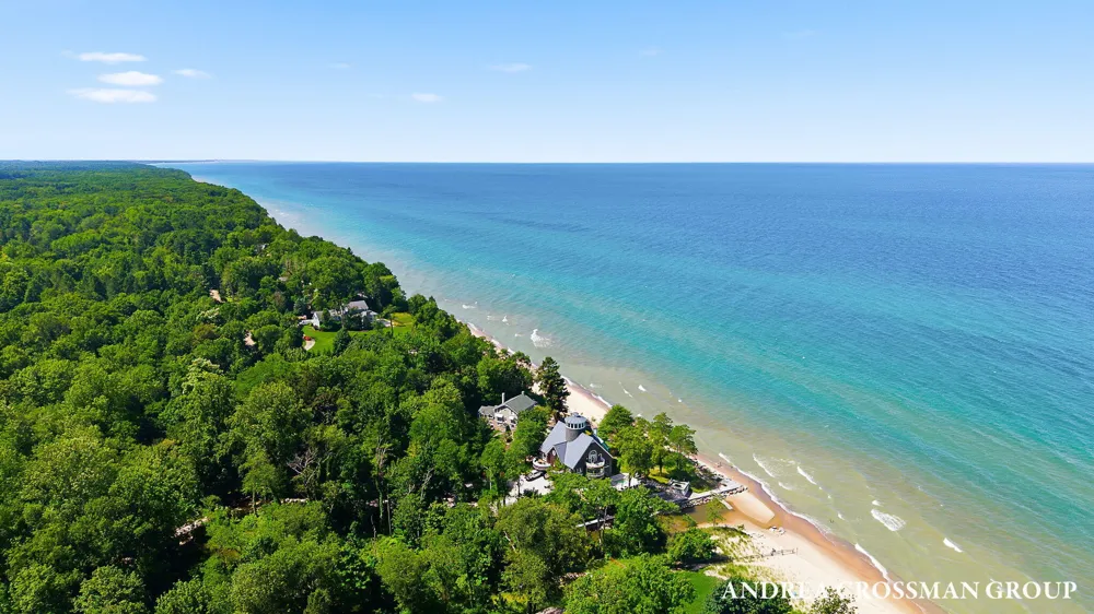 2075 Lakeshore Drive Fennville, MI 49408
