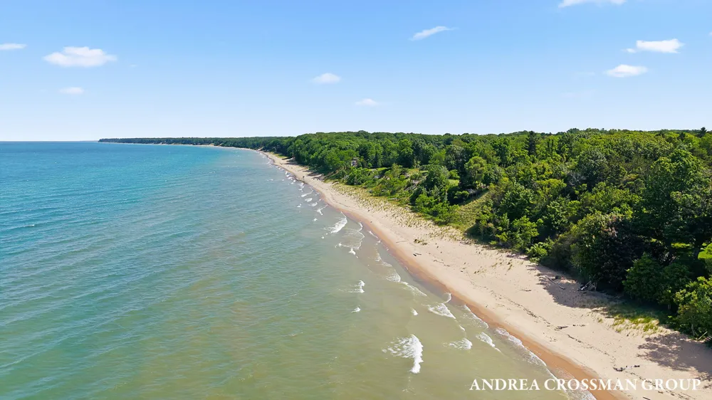 2075 Lakeshore Drive Fennville, MI 49408