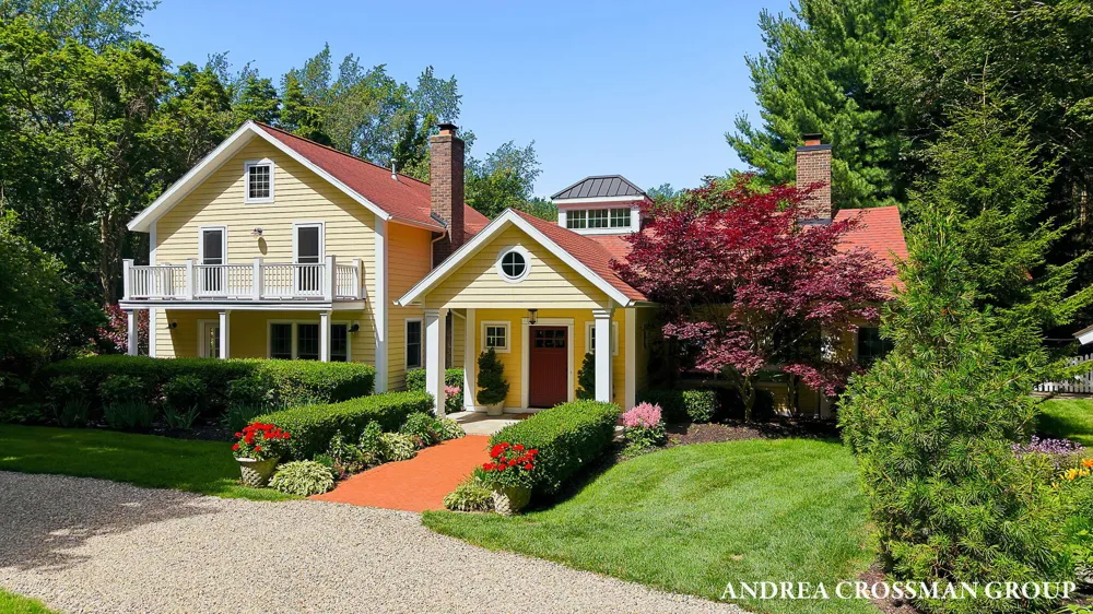 2075 Lakeshore Drive Fennville, MI 49408