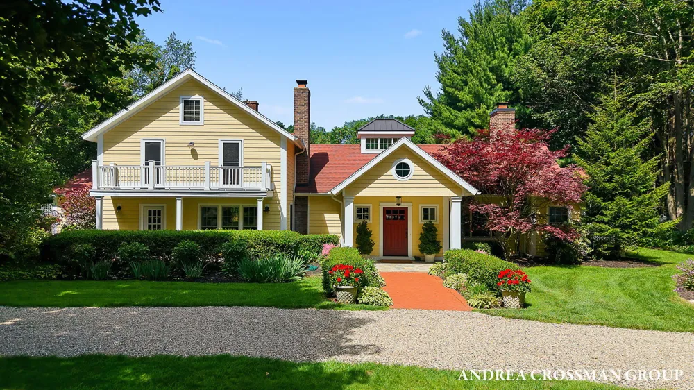 2075 Lakeshore Drive Fennville, MI 49408