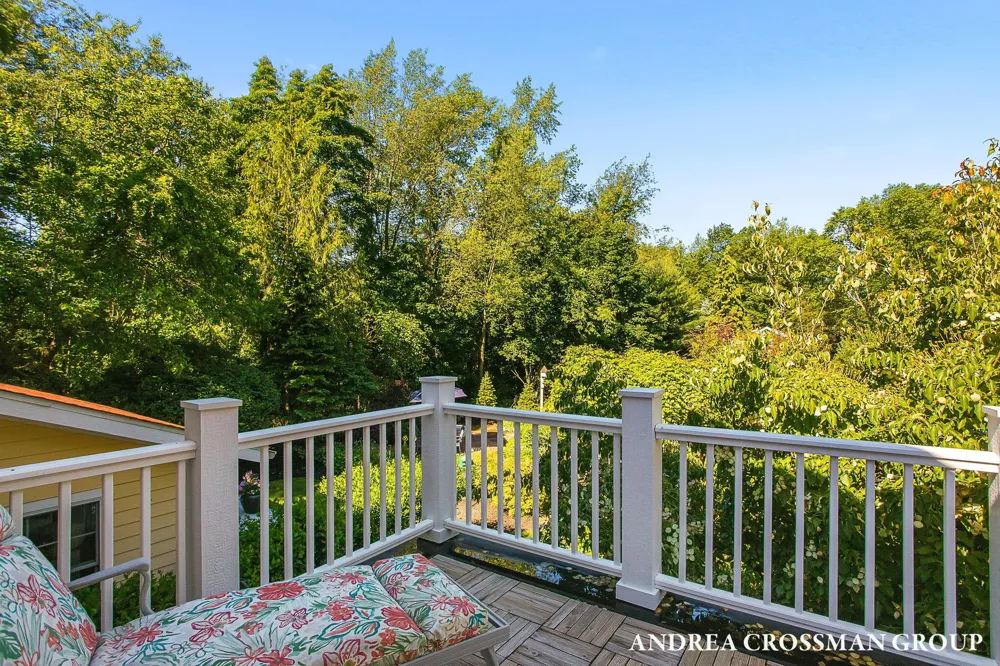 2075 Lakeshore Drive Fennville, MI 49408