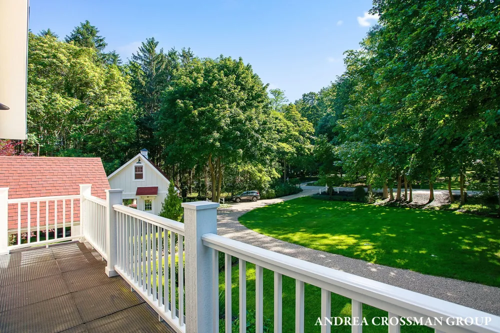 2075 Lakeshore Drive Fennville, MI 49408