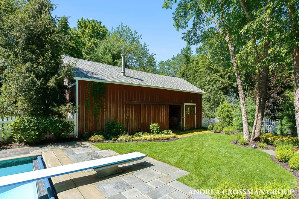 2075 Lakeshore Drive Fennville, MI 49408