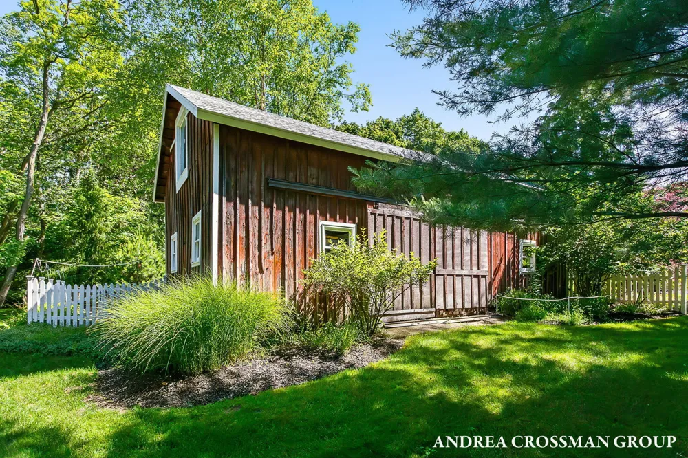 2075 Lakeshore Drive Fennville, MI 49408