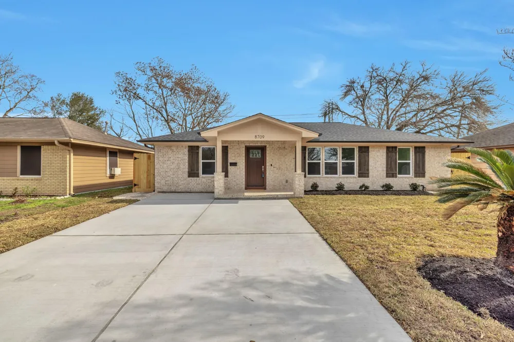 8709 Tarbell Road Houston, TX 77034