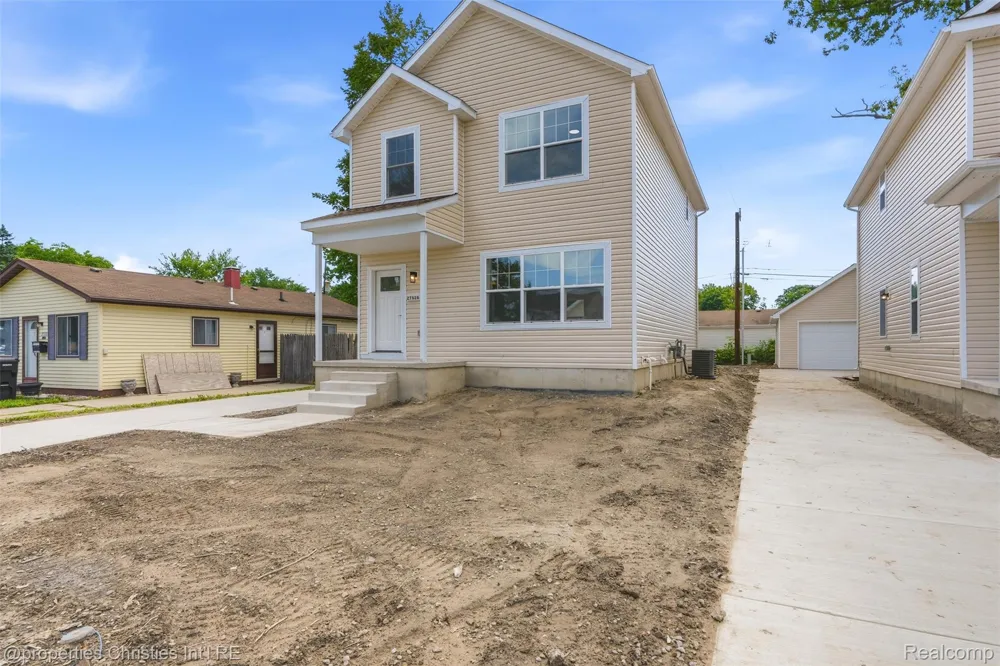 27828 Groveland Street Madison Heights City, MI 48071