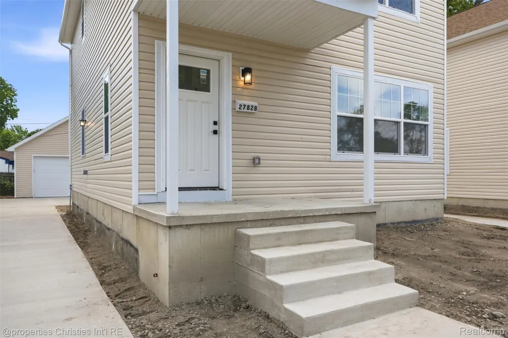 27828 Groveland Street Madison Heights City, MI 48071