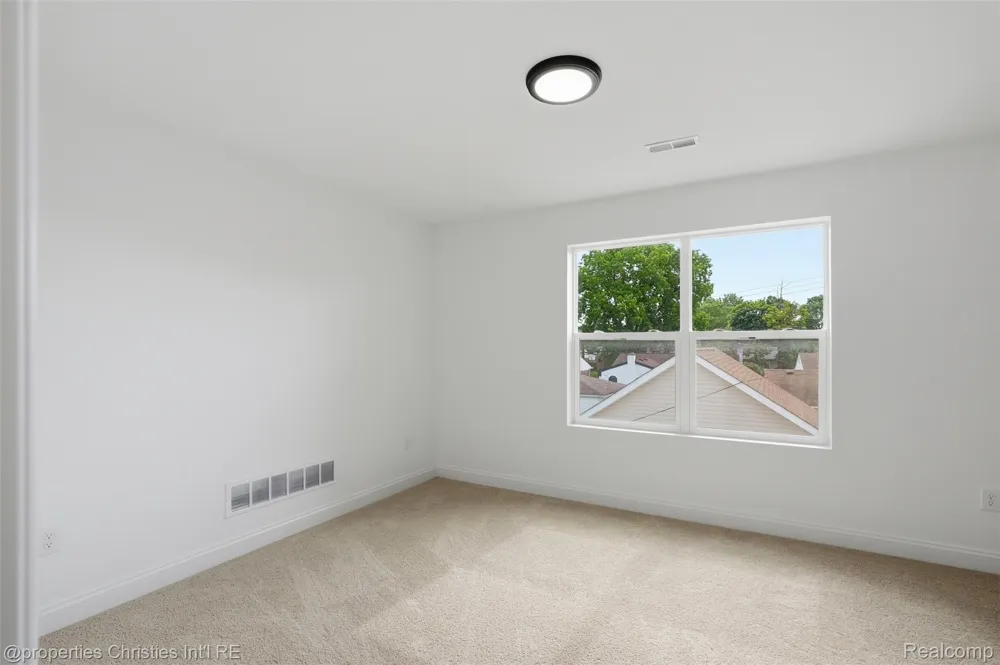 27828 Groveland Street Madison Heights City, MI 48071