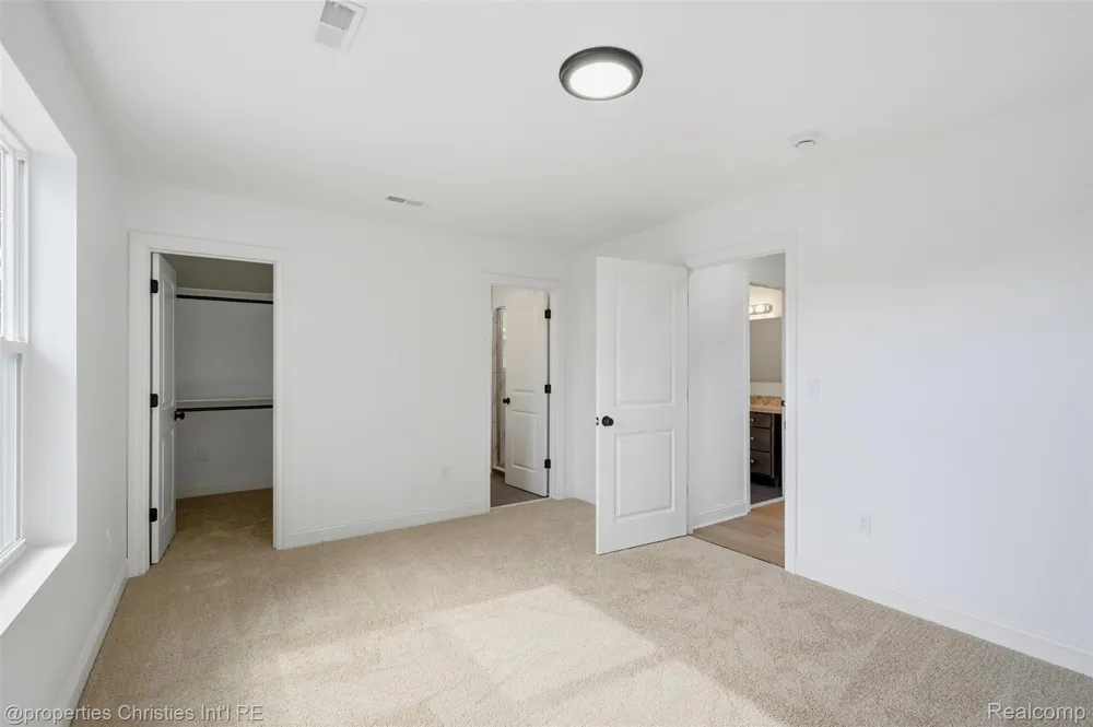 27828 Groveland Street Madison Heights City, MI 48071