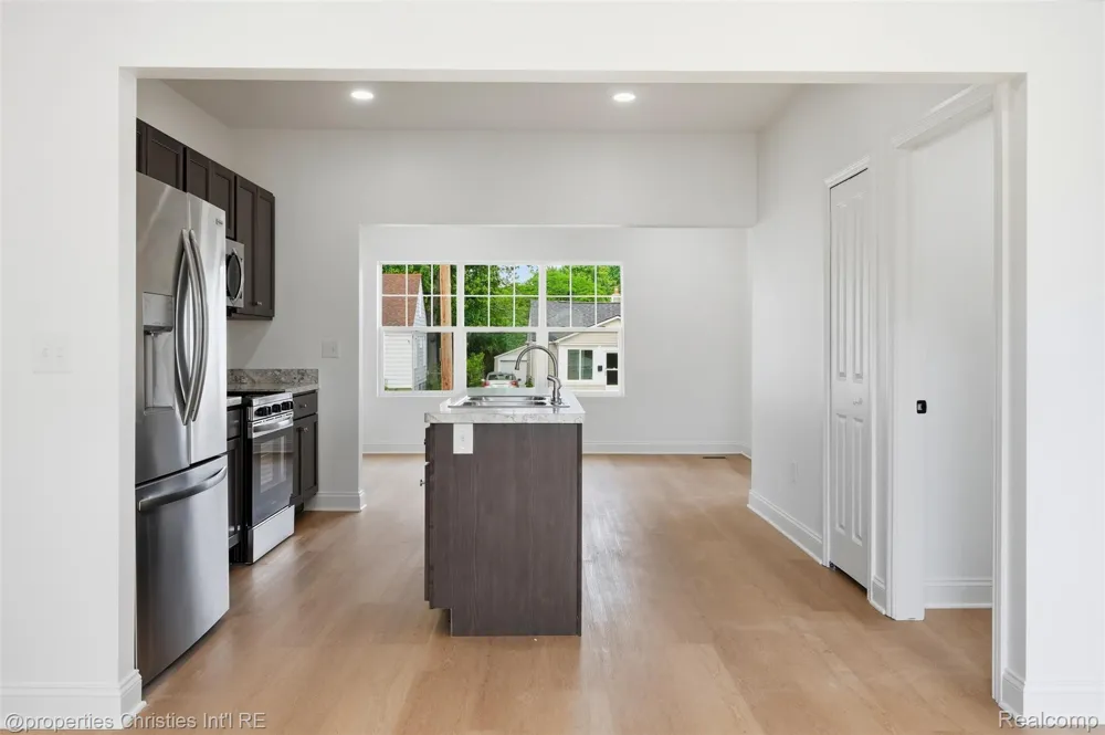 27828 Groveland Street Madison Heights City, MI 48071