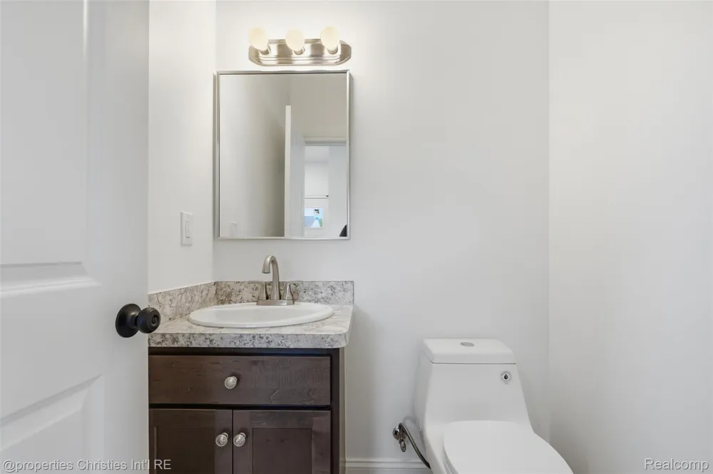 27828 Groveland Street Madison Heights City, MI 48071